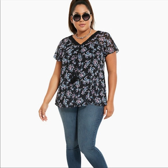 TORRID FLORAL PRINT CHIFFON CROCHET INSET BLOUSE
